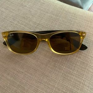 Ray-ban 2132 Wayfarer Sunglasses. Great condition!